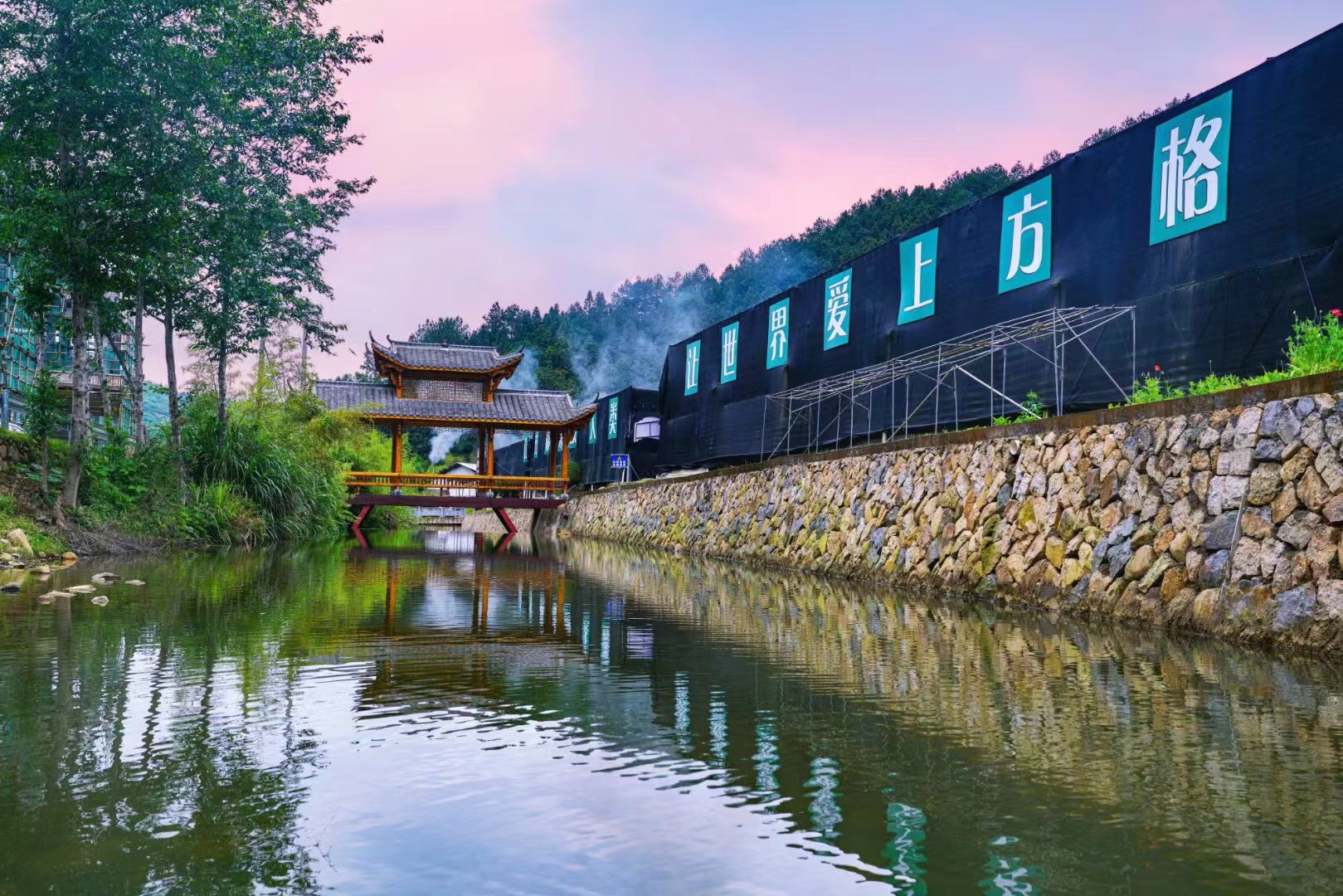 庆元县淤上乡山根村(胡庆余堂方格菌博园),是浙江省省级重点项目(庆元